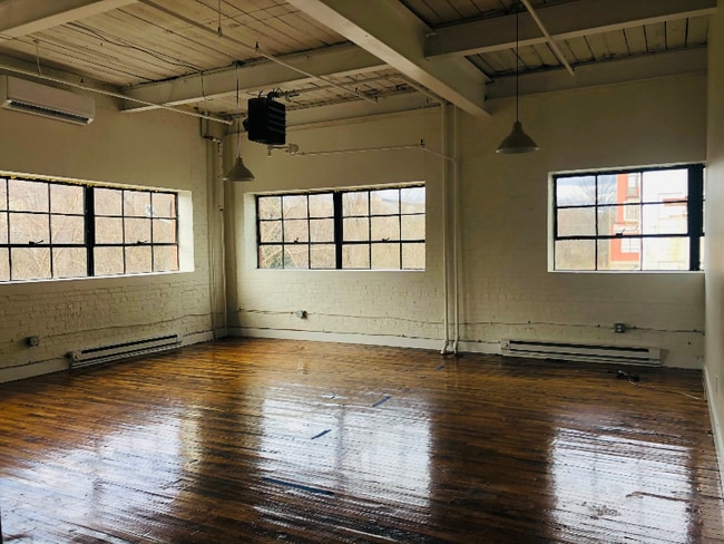 Building Photo - 1417 Kemper St Rental