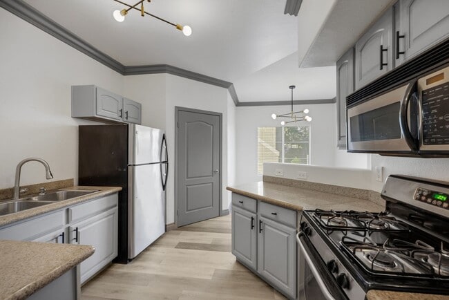 Photo - Gorgeous highly upgraded 2 bedroom condo