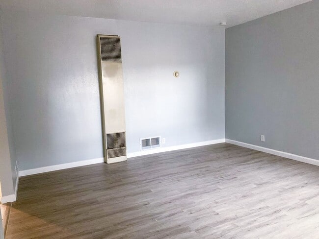Large One-Bedroom Units Near Nob Hill