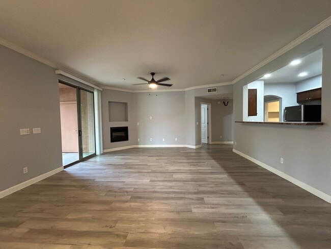 Building Photo - 955 E Knox Rd