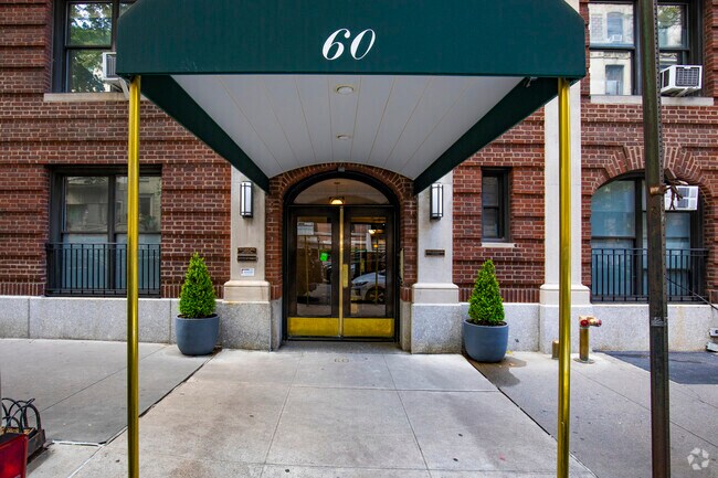 Photo - 60 W 68th St