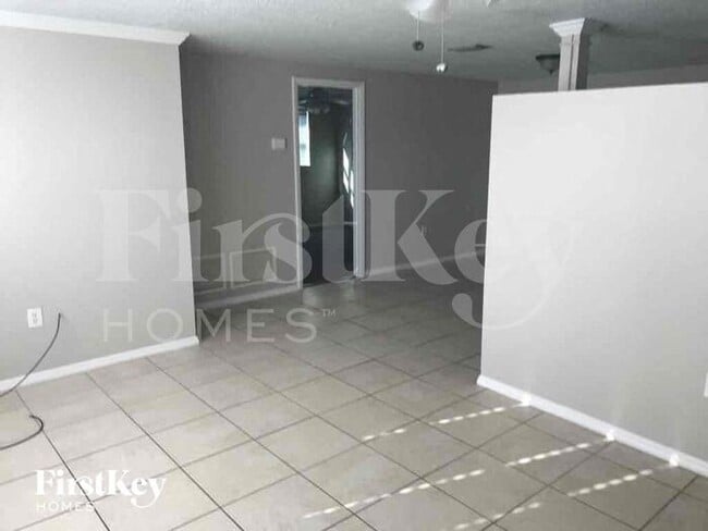 Photo - 8733 Roble Way