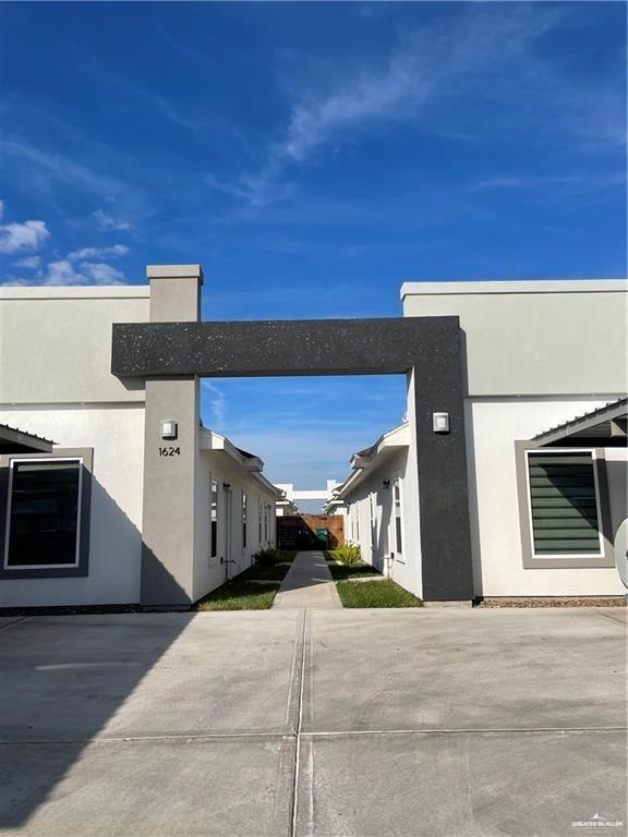 Building Photo - 12 West Dr Unit 2