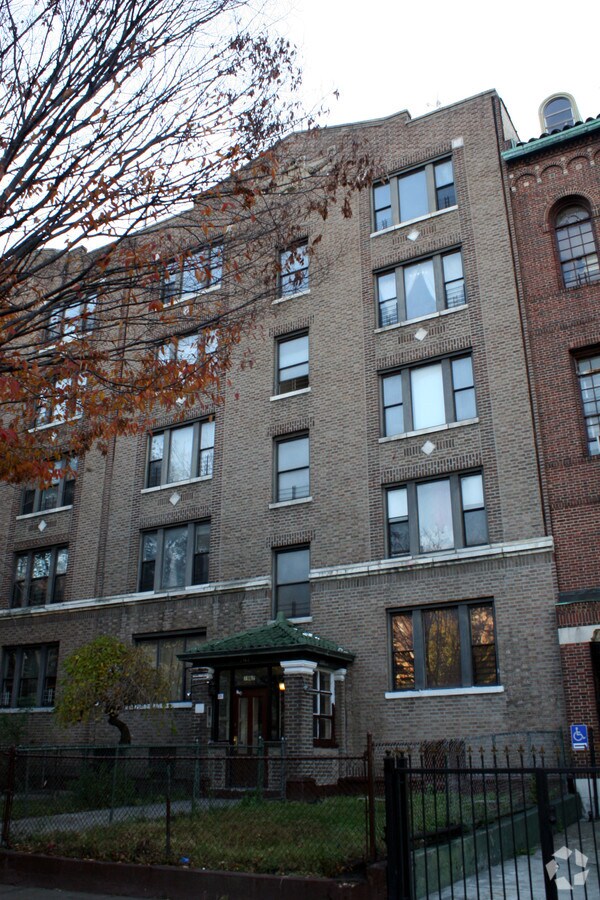 Photo - 1962 University Ave Apartments