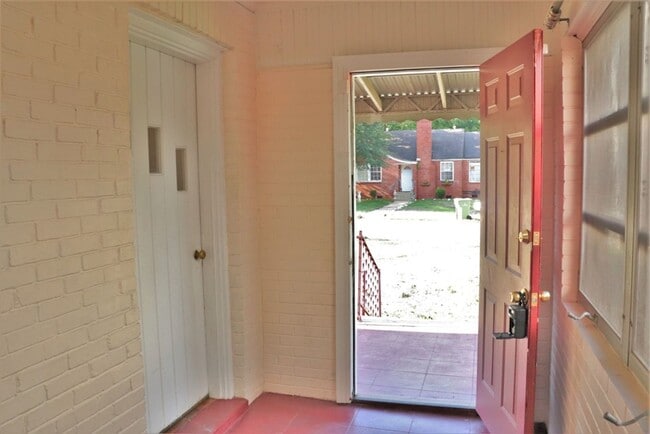 Photo - 2- Bedroom Bungalow Beauty