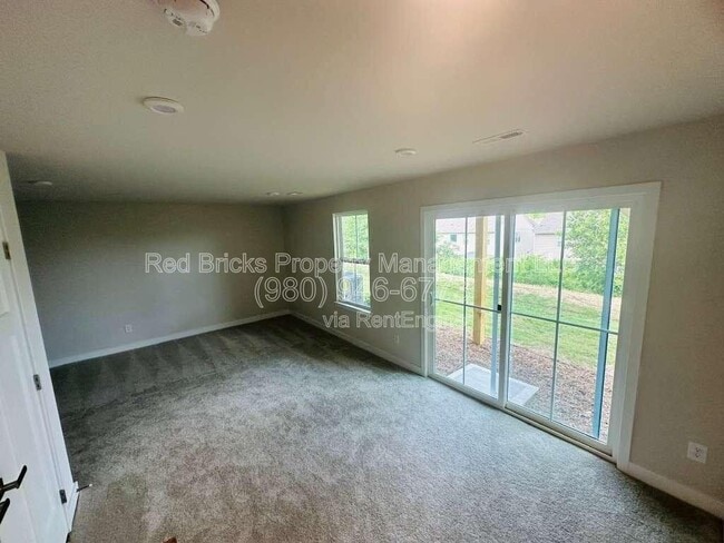 Photo - 9902 Oaklawn Blvd NW