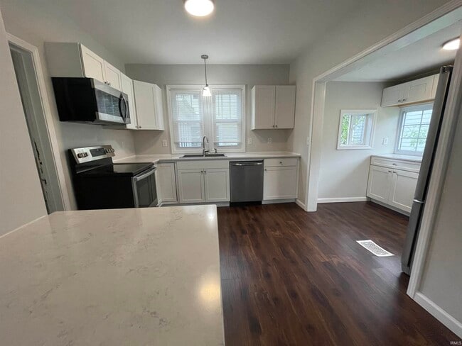 Photo - 600 E 1st St