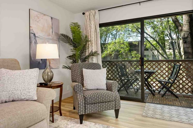 Photo - 320 N Civic Dr Unidad 410