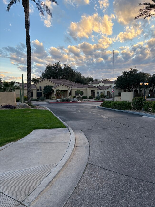 Building Photo - 7575 E Indian Bend Rd Unit 2015