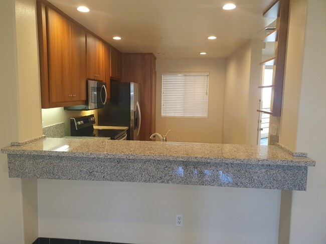 Photo - 2233 Martin Unit 307