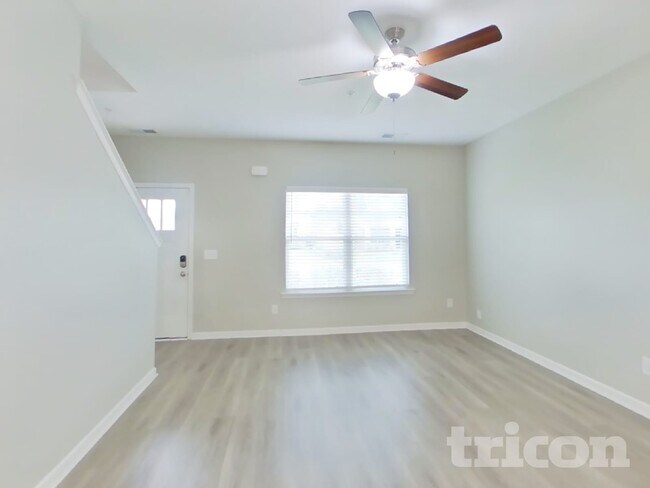 Photo - 415 Middleton Ln