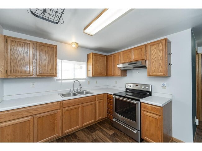 Photo - 10 8th St NE