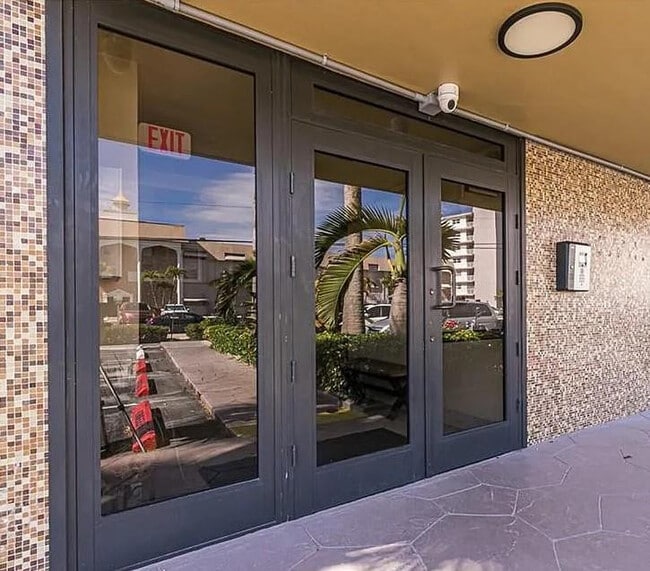 Building Photo - 301 Golden Isles Dr Unit 210