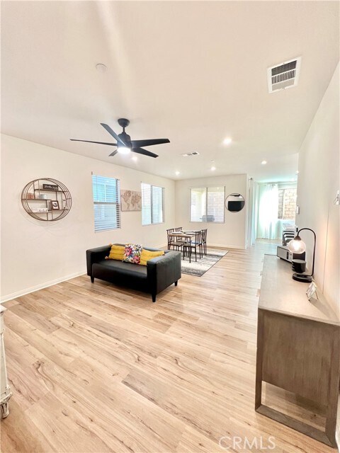 Photo - 1433 Laurelwood Dr House
