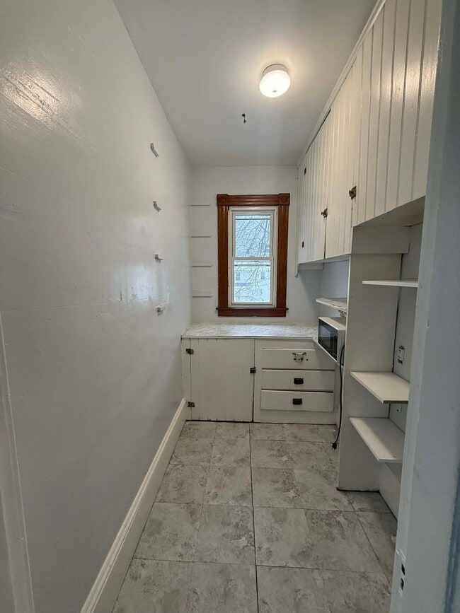 190 Oak St Unit 2nd Fl
