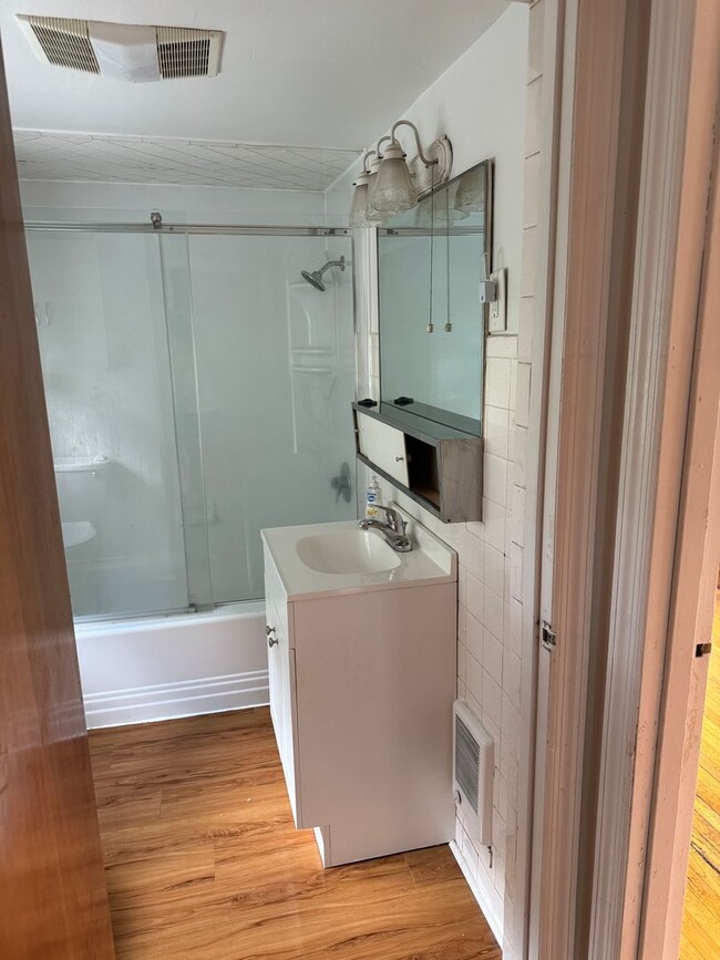 Building Photo - 2-bedroom House for Rent in Monongahela