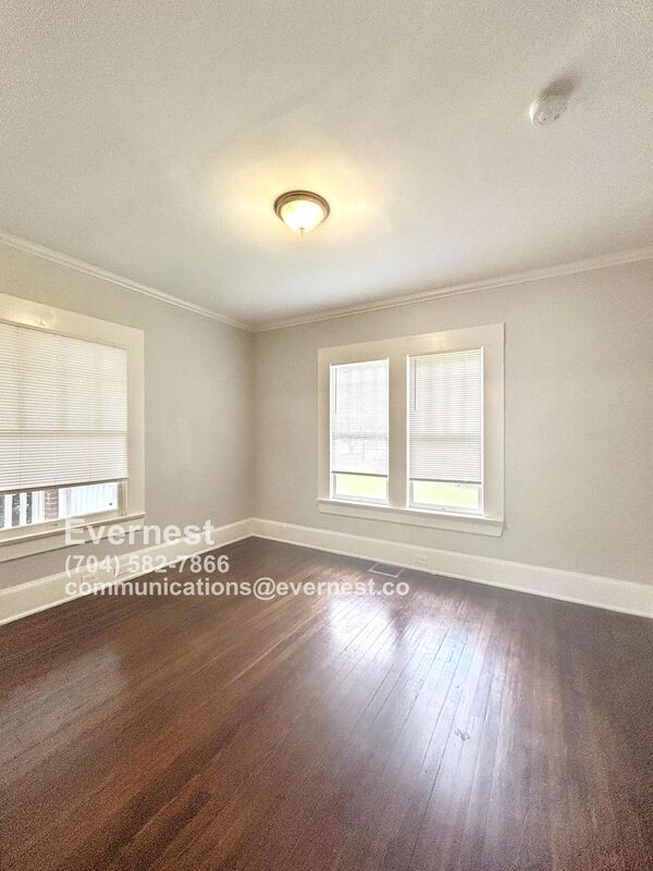 Photo - 203 S Elm St