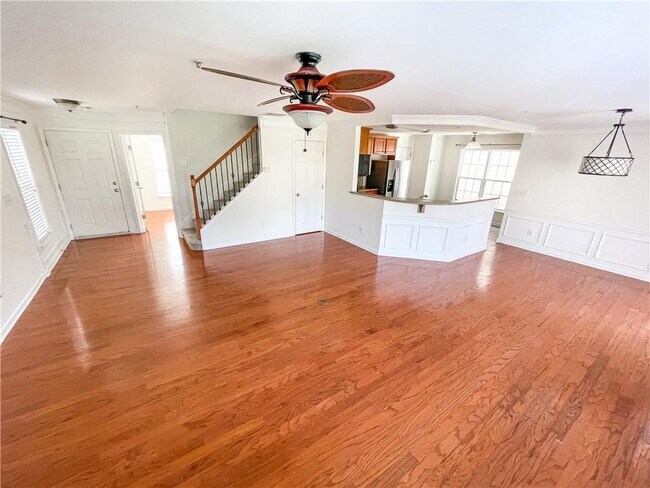 Photo - 282 Balaban Cir