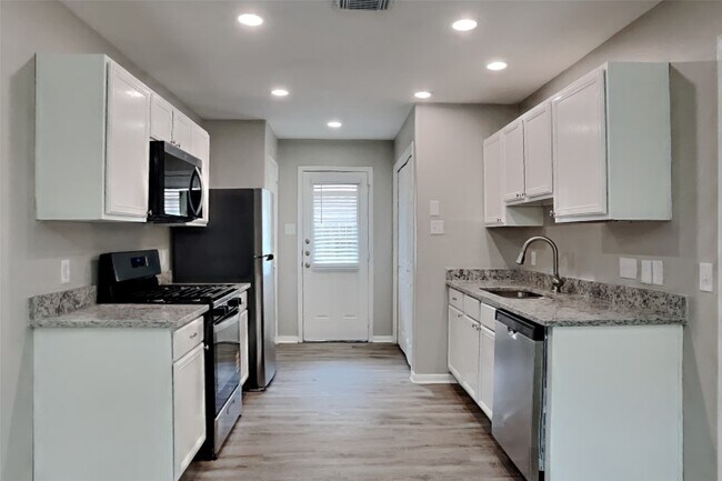 Photo - 19203 Canaras Ct