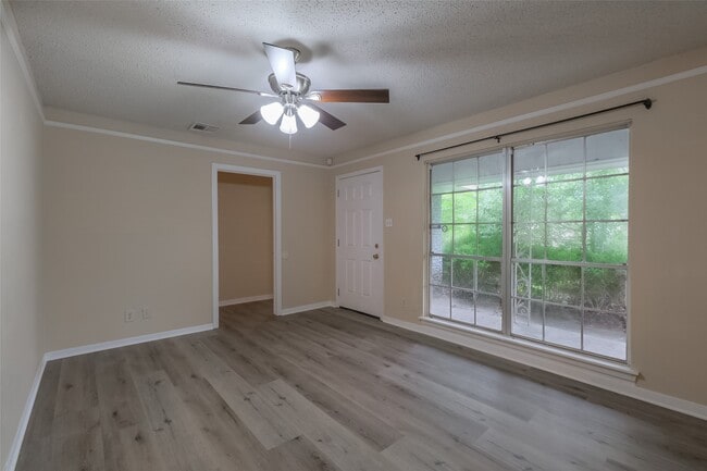Building Photo - 7413 Heilig Rd Rental