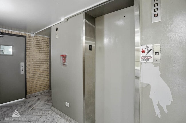 Photo - 7301 Willow Springs Rd