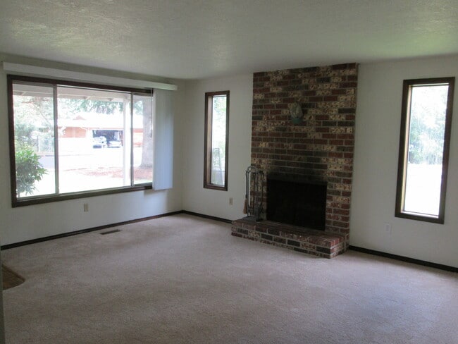 Photo - 17640 SW Wright St