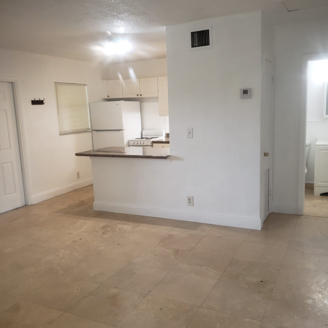 Building Photo - 1429 SW 9th St Rental