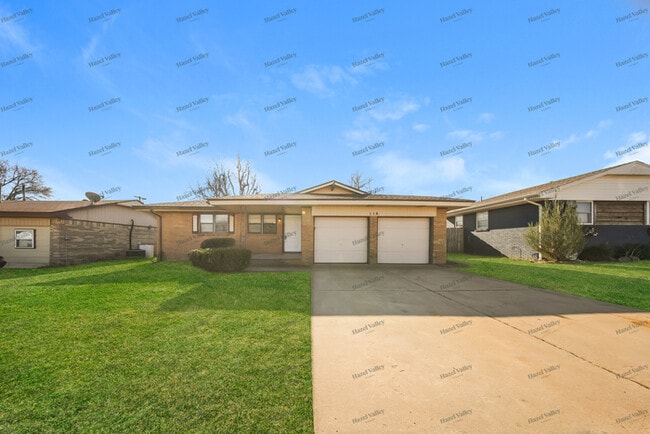 Building Photo - 114 Larry Ave