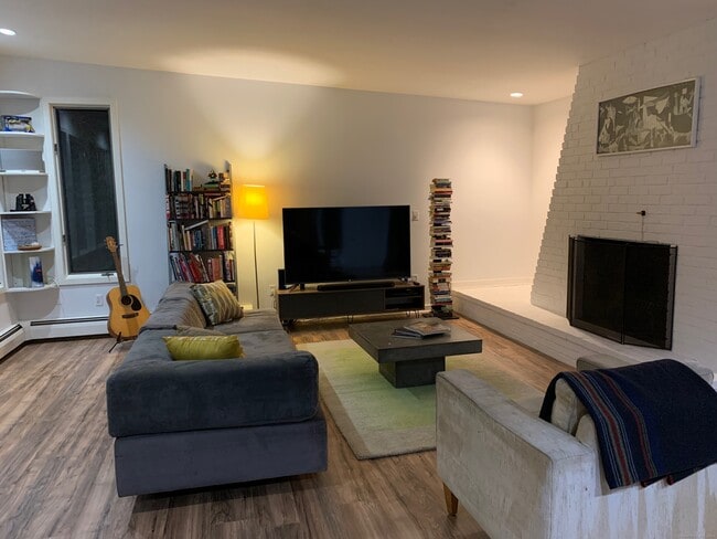 Photo - 525 Munger Ln