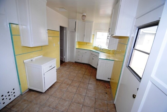 Photo - **COMING UP IN FEBRUARY** 3BR/1BA LAKEWOOD HOME NEAR MALL $3600.00