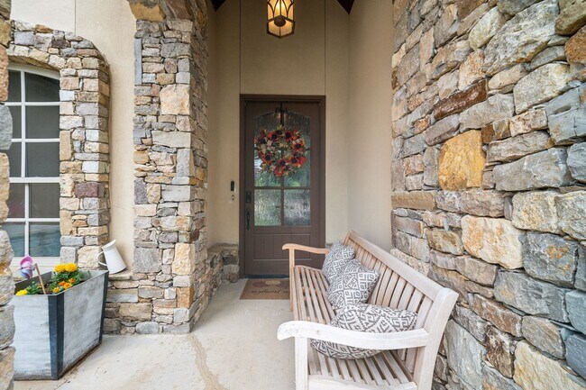 Photo - Stunning 5 bedroom 4.5 bath in Stonebrooke...