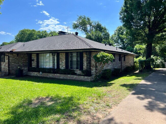 Photo - 2730 King Cole Dr