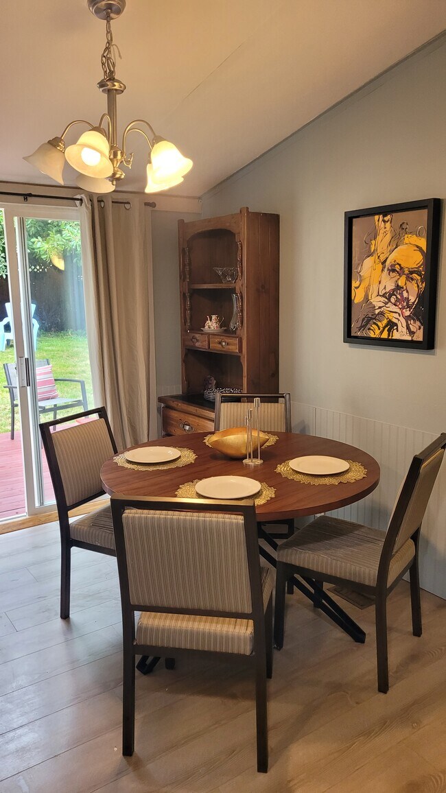 Photo - 482 Hilltop Dr