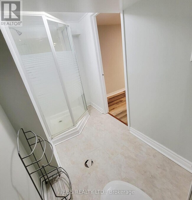 Photo - 76 Charleswood Dr