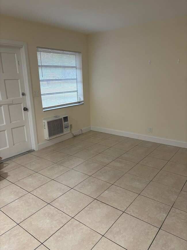 Photo - 826 NE 16th St