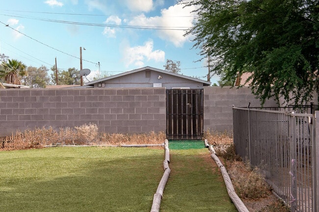 Photo - 541 W Melrose Dr