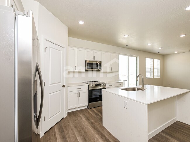 Photo - 1432 W Mahogany St