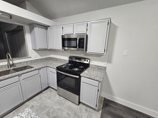 Photo - 919 Crestwood Dr