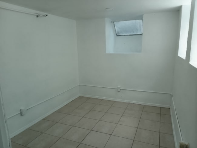 Building Photo - 325 1st Ave Rental