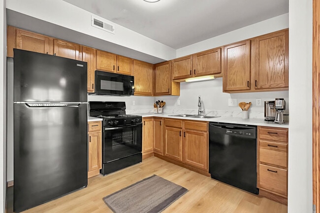 Kitchen - Prairie Bend Apartments