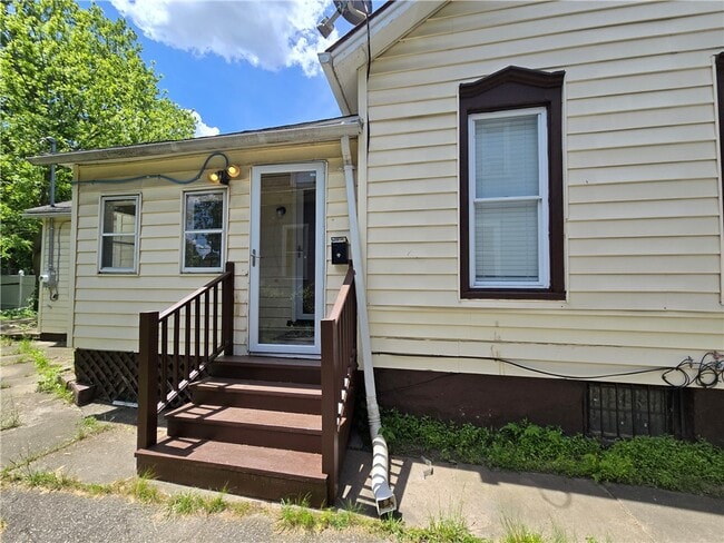 Building Photo - 149 Champlain St