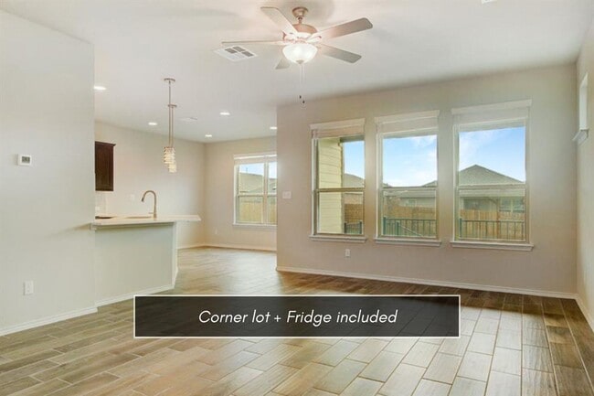 Photo - 3453 Pauling Loop