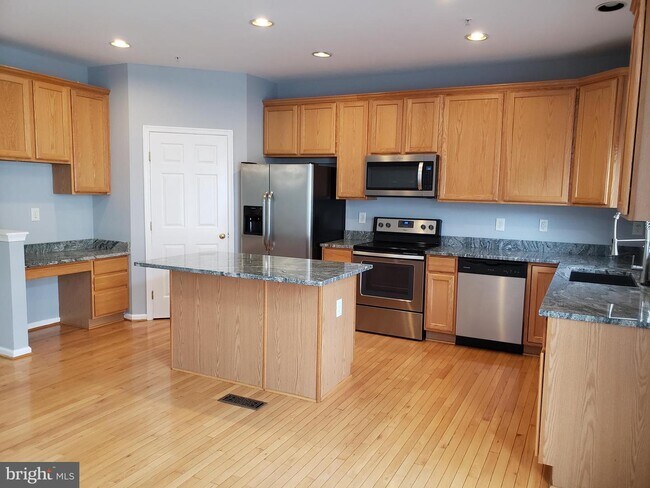 Photo - 5040 Strawbridge Terrace