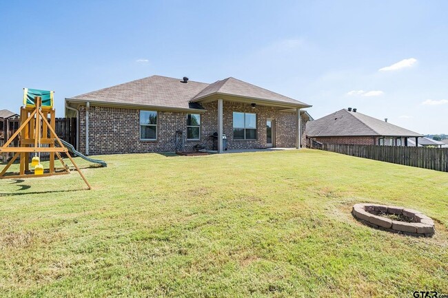 Photo - 121 Bois D Arc Dr