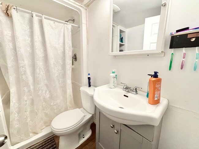 Photo - 102 Embleton Ave Unité E