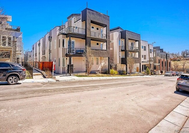 Building Photo - 1272 Yates St