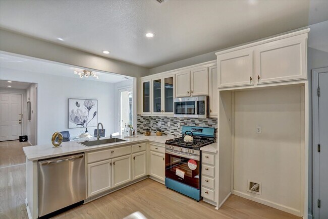Photo - 530 Cottage Park Dr
