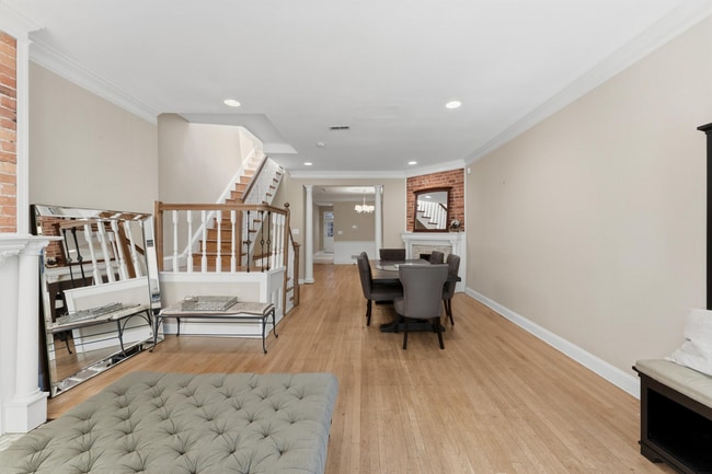 Photo - 11 R St NW