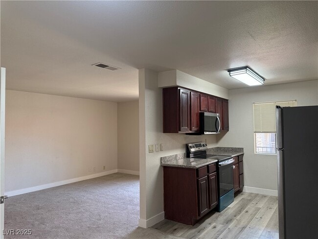 Building Photo - 4390 Sandy River Dr Unit 6 Rental