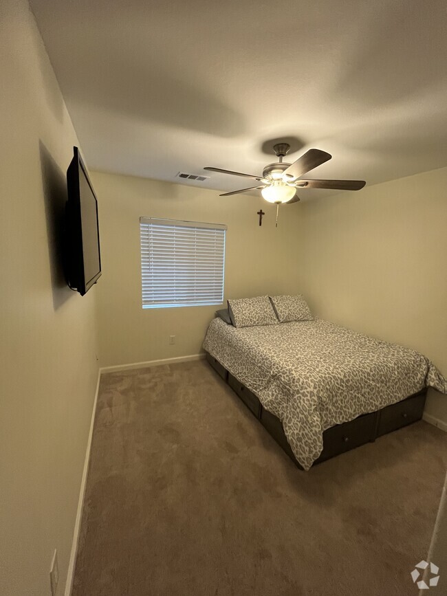 Building Photo - 10976 Remington St Rental